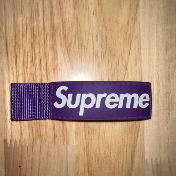 Supreme Webbing Keychain - Picture 5 of 5